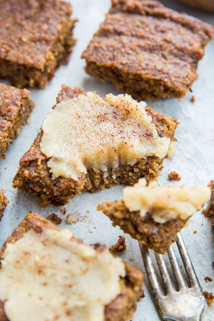 Healthy Pumpkin Cake made grain-free, refined sugar-free, dairy-free and paleo. With a dairy-free maple glaze for optimal deliciousness!