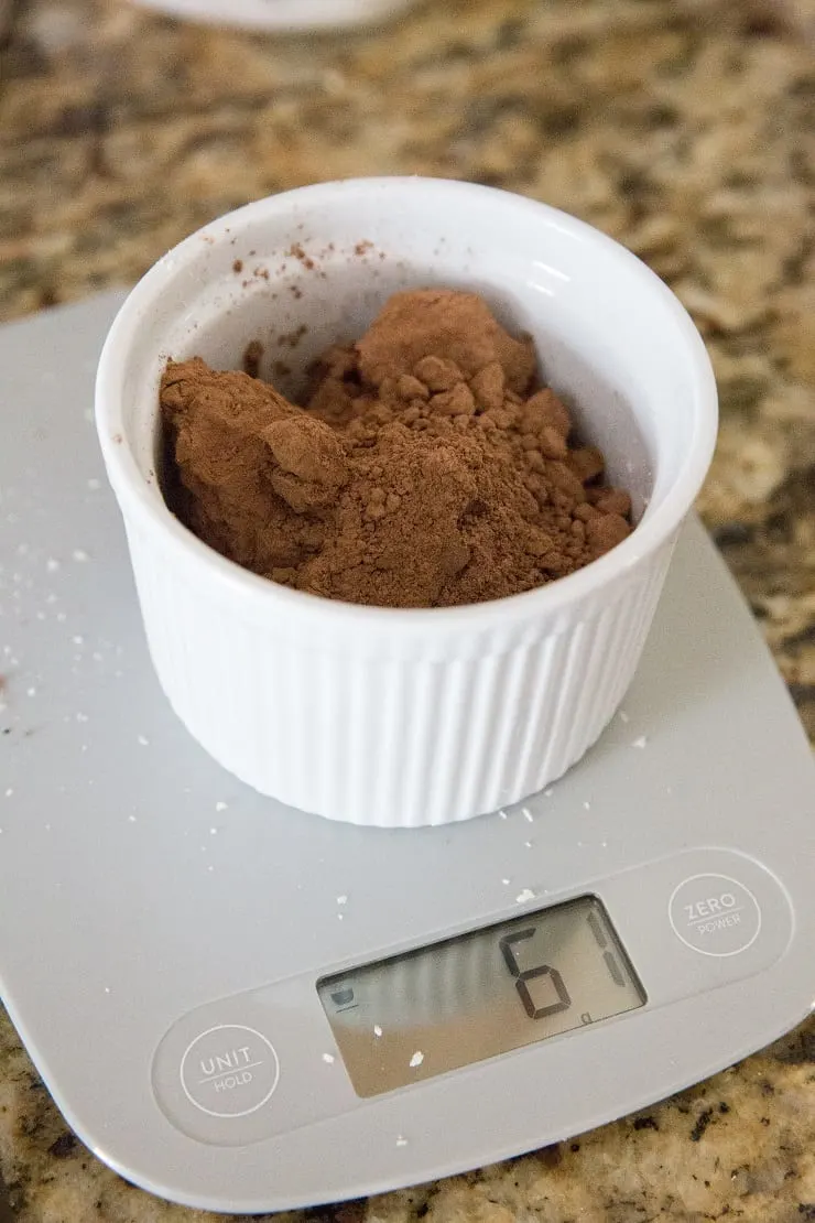 Measuring Cacao powder on a kitchen scale