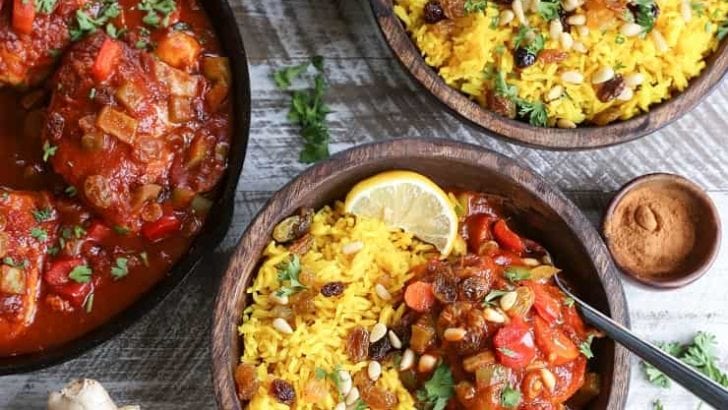 Quick and Easy Moroccan Chicken Stew with Turmeric Rice - an flavorful, amazingly delicious and healthy dinner recipe with authentic Moroccan flair - #paleo #healthy #chickenrecipe