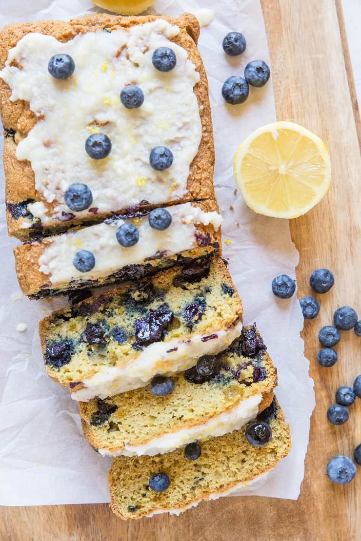 Paleo Lemon Blueberry Bread - grain-free, refined sugar-free, dairy-free quick bread. Perfectly sweet healthy blueberry bread recipe! #glutenfree #quickbread #healthy #lemon #breakfast
