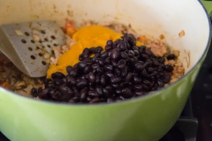 How to Make turkey pumpkin chili with black beans and canned pumpkin