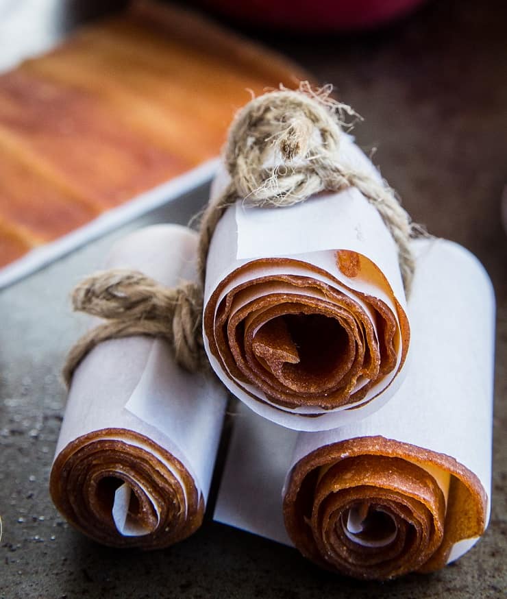 Apple Fruit Leather -make homemade healthy fruit leather using fresh apples! This easy recipe only requires a few ingredients and is a fun project for kids. A healthy snack or treat! 