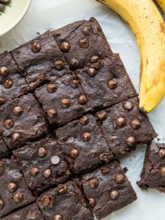 Paleo Chocolate Banana Breakfast Cake - healthy grain-free cake recipe nutritious enough for breakfast! Gluten-free, refined sugar-free, dairy-free and delicious