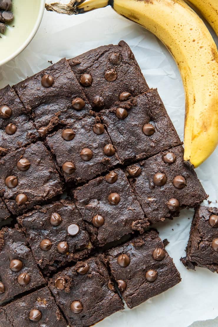 Paleo Chocolate Banana Breakfast Cake - healthy grain-free cake recipe nutritious enough for breakfast! Gluten-free, refined sugar-free, dairy-free and delicious