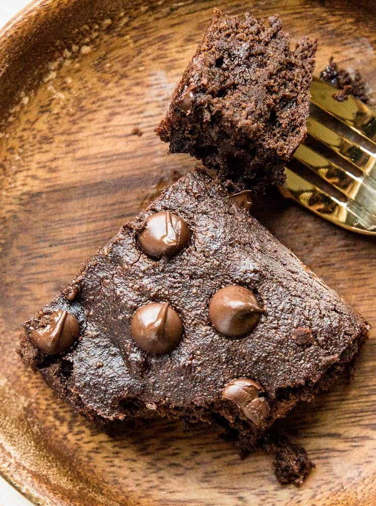 Healthy Grain-Free Chocolate Banana Breakfast Cake - grain-free, refined sugar-free, dairy-free and healthy