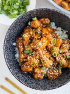 Paleo General Chicken - grain-free, refined sugar-free paleo General Chicken is a sweet and sour crispy sticky chicken recipe that is absolutely blissful!