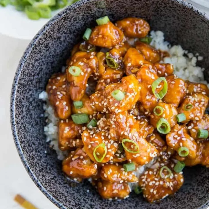 Paleo General Chicken - grain-free, refined sugar-free paleo General Chicken is a sweet and sour crispy sticky chicken recipe that is absolutely blissful!