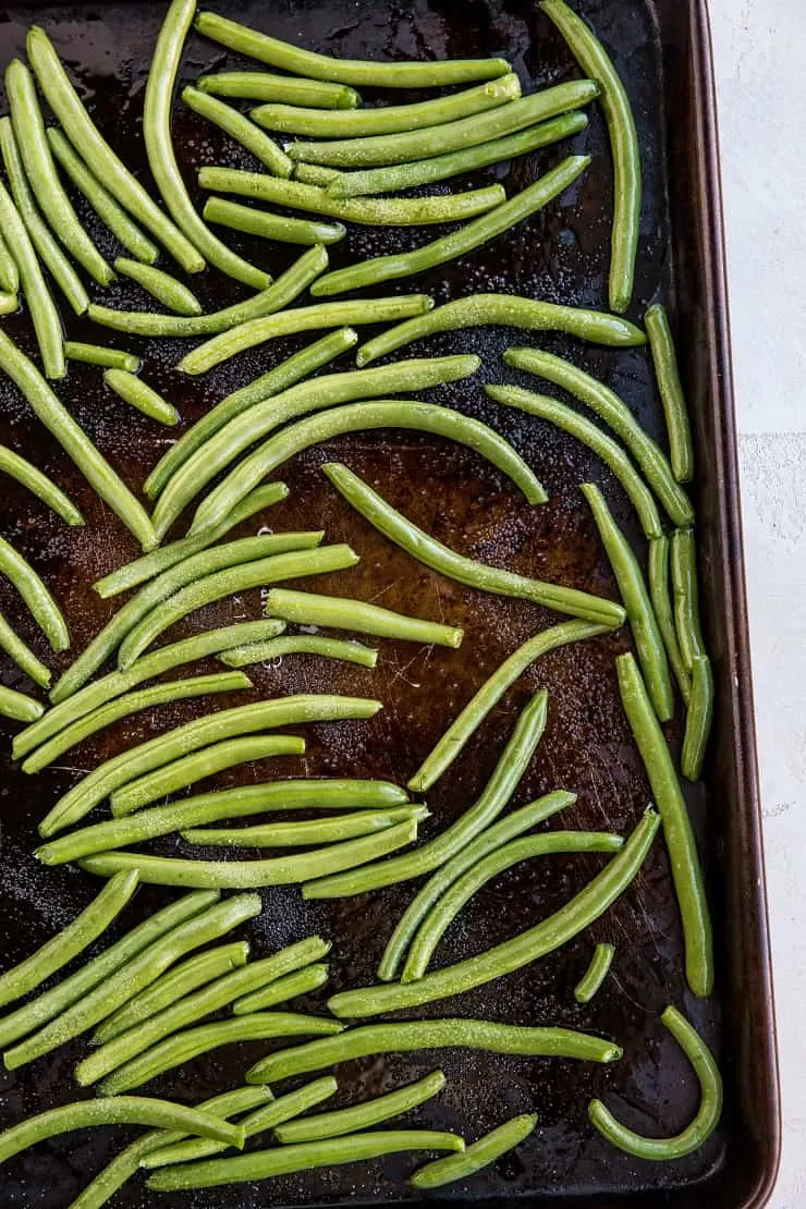 How to Roast Green Beans - an easy green beans recipe for baking in the oven - an amazing side dish that goes with everything