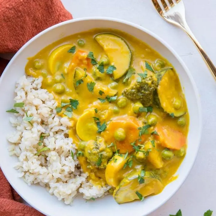 Vegan Pumpkin Curry - silky smooth luscious pumpkin curry with vegetables is an amazing healthy vegan dinner recipe