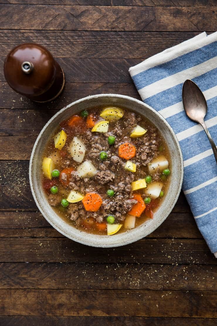 야채 쇠고기 수프-야채로 포장 된 쉽고 건강한 수프 레시피. 전체 30 맛있는!