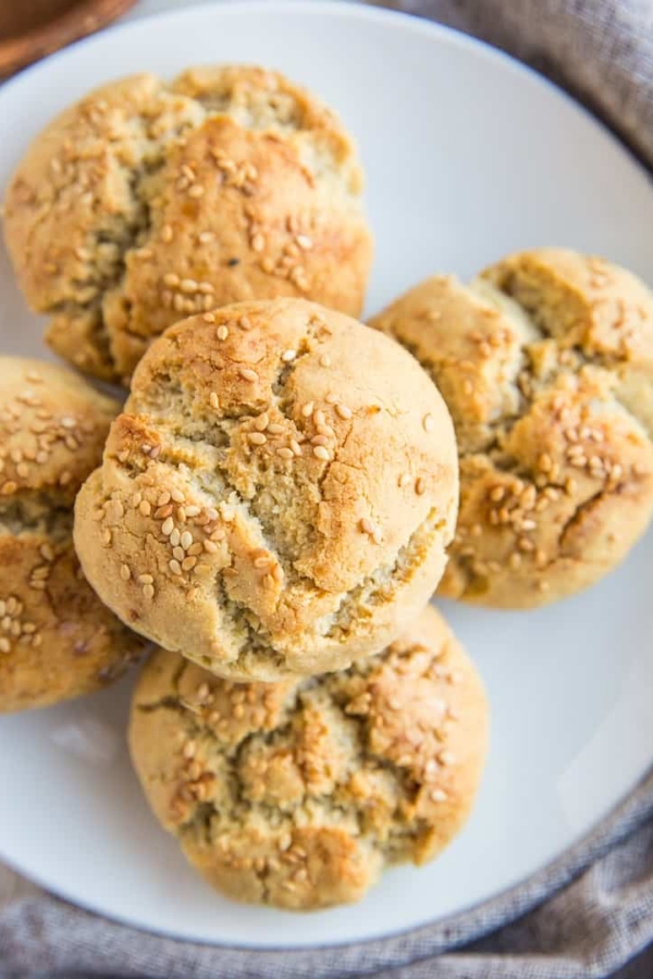 Almond Flour Dinner Rolls - paleo, dairy-free, low-carb roll recipe that is healthy and gluten-free