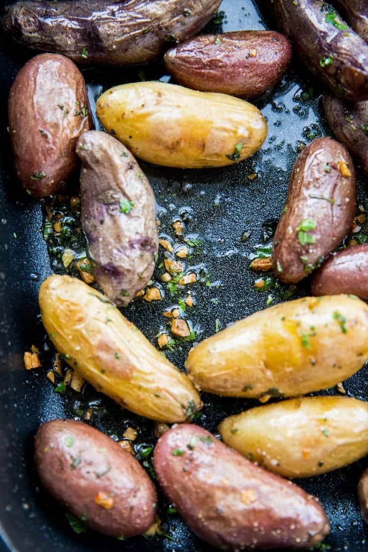 Easy Garlic Herb Roasted Potatoes - healthy side dish with few ingredients