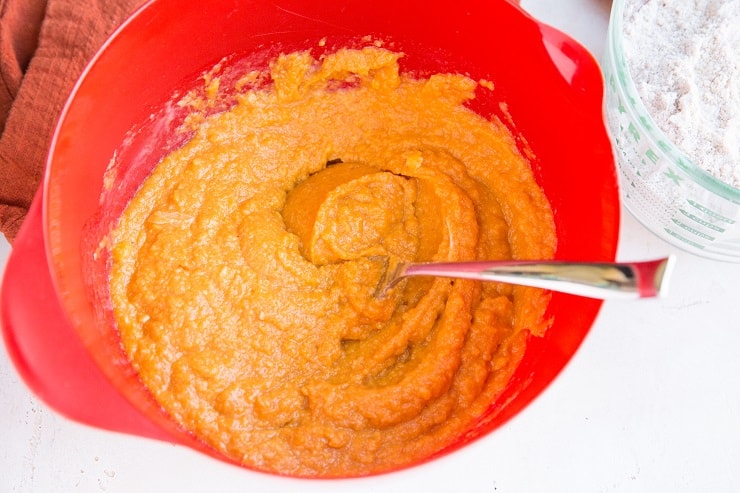 Mix the wet ingredients for pumpkin muffins