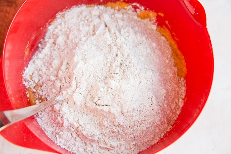 Mix the dry ingredients in the muffin batter 