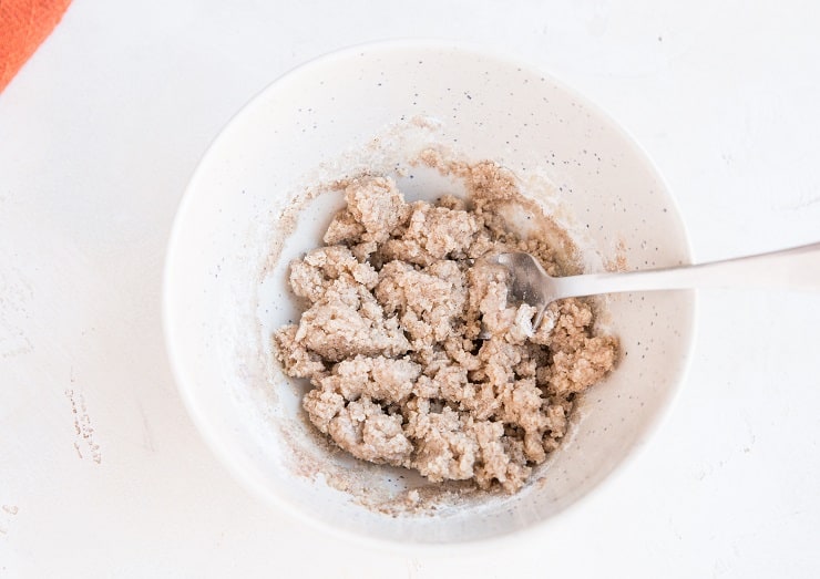 Mix streusel topping in a bowl