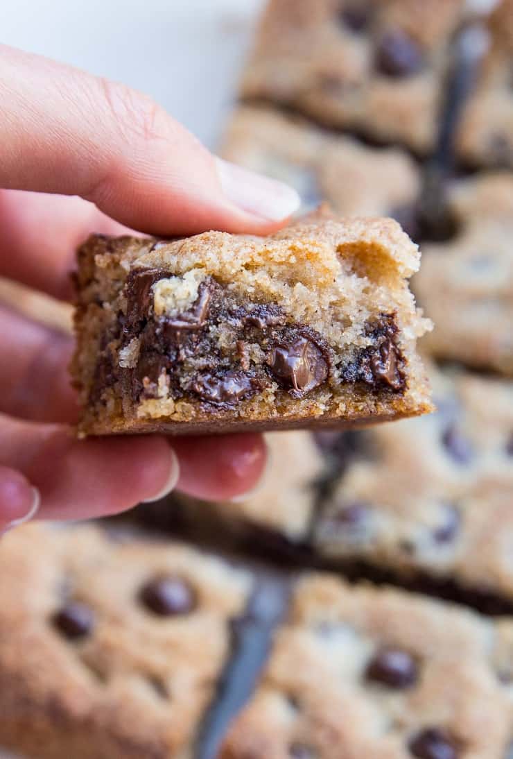 Keto Chocolate Chip Cookie Bars - sugar-free low-carb cookie bars made with almond flour that are perfectly gooey, soft and chewy with an amazing crisp!