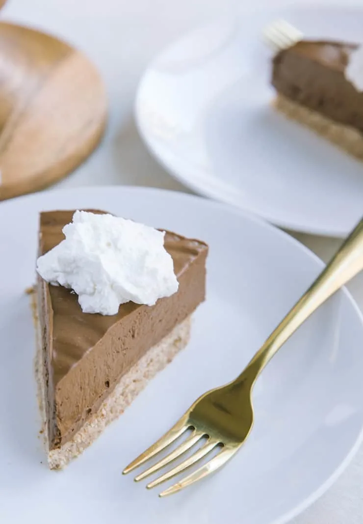 Low-Carb Chocolate Pie - sugar-free, grain-free, dairy-free, healthy French Silk Pie recipe