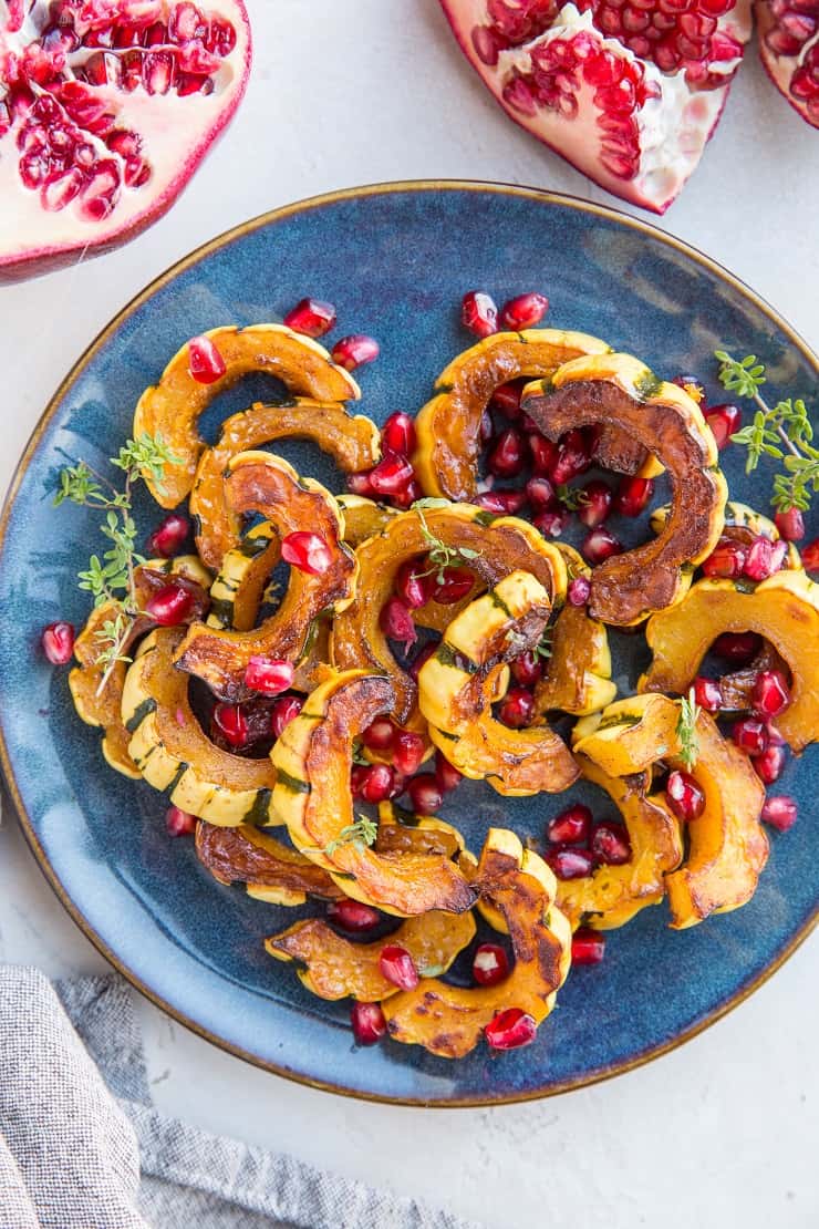 Maple Cinnamon Roasted Delicata Squash is a healthy side dish #paleo #glutenfree #holiday