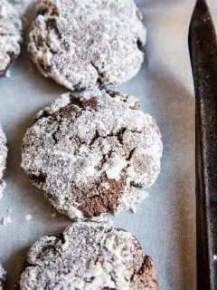 Sugar-Free Chocolate Crinkle Cookies - dairy-free, sugar-free, healthy Christmas cookie recipe