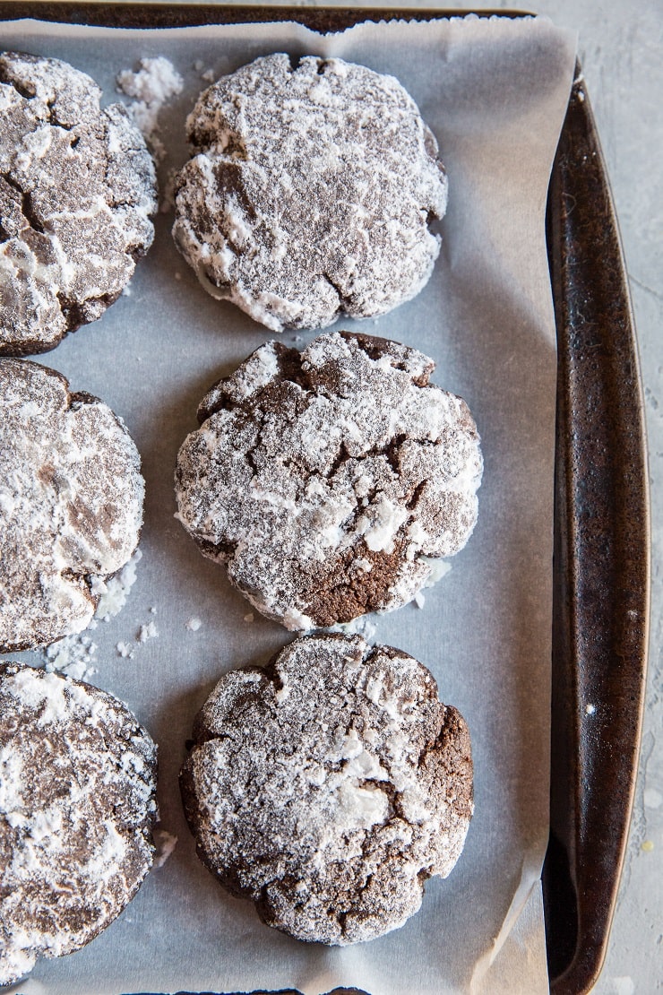 Low-Carb Keto Crinkle Cookies - Sugar-free chocolate crinkle cookies made with almond flour are a healthy dessert recipe