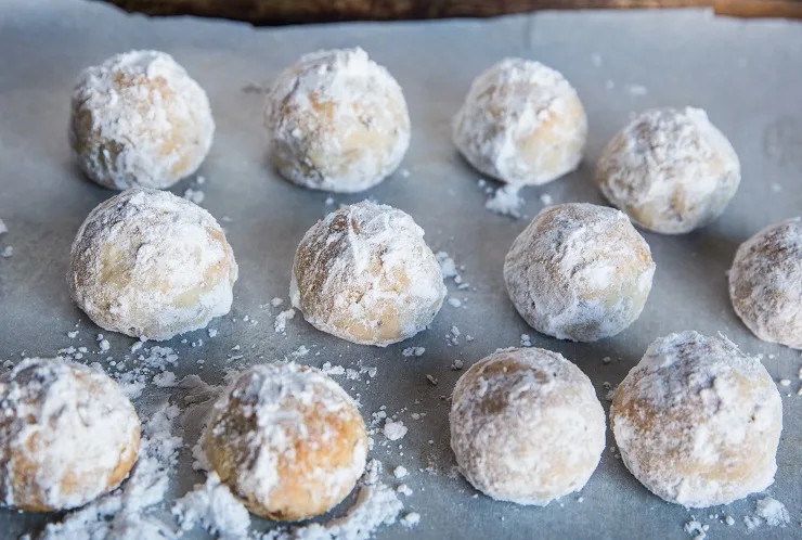 How to make keto snowball cookies