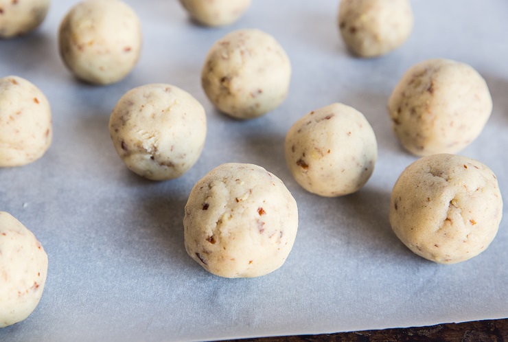 How to make keto snowball cookies