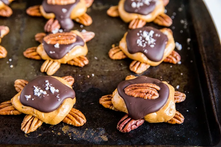 Keto Peanut Butter Pecan Turtles - sugar-free, low-carb, easy vegan dessert recipe. No baking necessary!