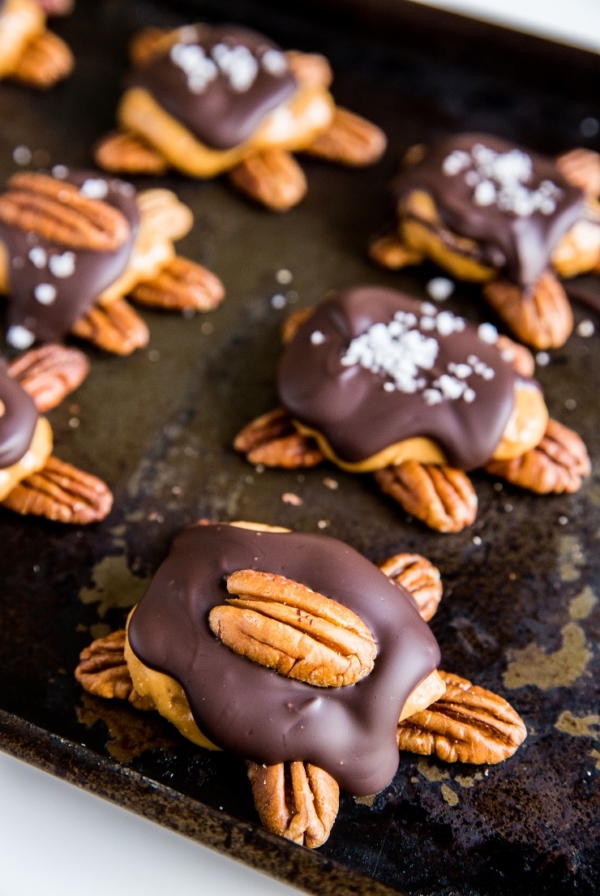 Peanut Butter Chocolate Pecan Turtles - sugar-free, keto, vegan, no baking necessary! A healthy little treat recipe