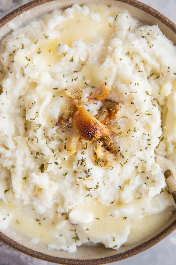 Keto Mashed Cauliflower with roasted garlic - low-carb, easy to make, flavorful and delicious!