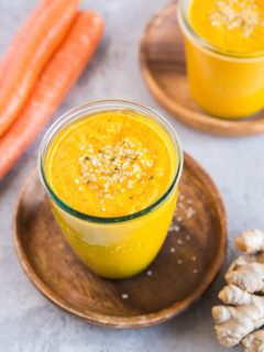 Anti-Inflammatory Carrot Ginger Smoothie - packed with antioxidants and vitamins for a major boost to the immune system!