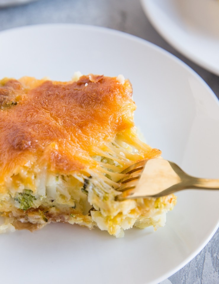 Easy Broccoli Cheddar Hashbrown Cassreole recipe with eggs for an amazing breakfast casserole recipe