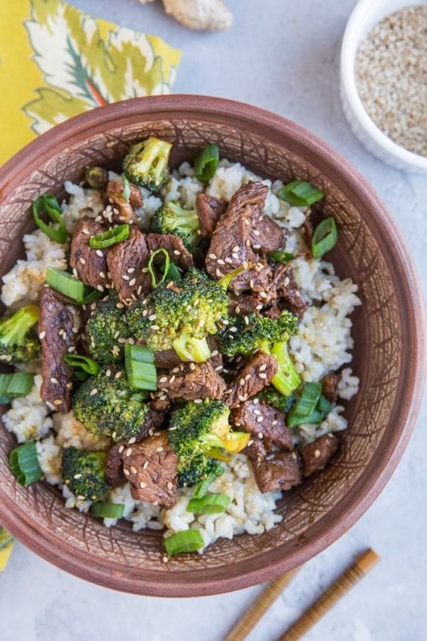 30-Minute Sesame Ginger Garlic Broccoli Beef Stir Fry - a quick and easy healthy weeknight meal