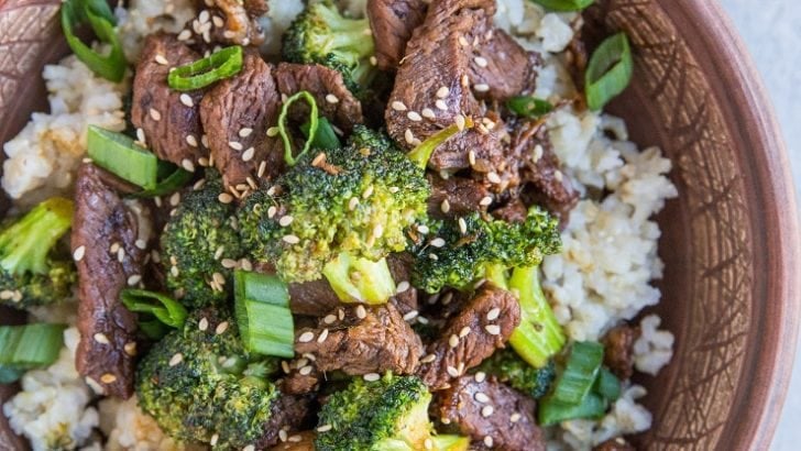 30-Minute Sesame Ginger Garlic Broccoli Beef Stir Fry - a quick and easy healthy weeknight meal