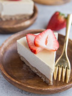 The BEST Paleo Cheesecake Recipe - an easy, creamy dairy-free, paleo cheesecake made with basic whole food ingredients