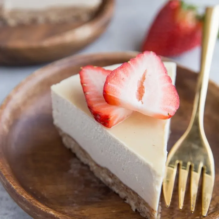 The BEST Paleo Cheesecake Recipe - an easy, creamy dairy-free, paleo cheesecake made with basic whole food ingredients