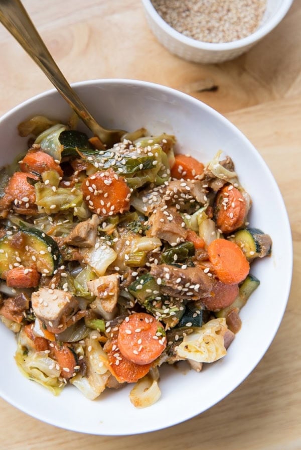 Paleo Whole30 Egg Roll in a Bowl with Chicken and vegetables - an easy, healthy dinner recipe