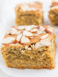 Paleo Lemon Poppy Seed Blondies - grain-free healthy blondies made with almond flour and pure maple syrup - a delicious nutritious dessert recipe