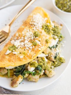 Pesto Chicken Omelette with spinach and feta - an easy, delicious, flavorful healthy breakfast recipe