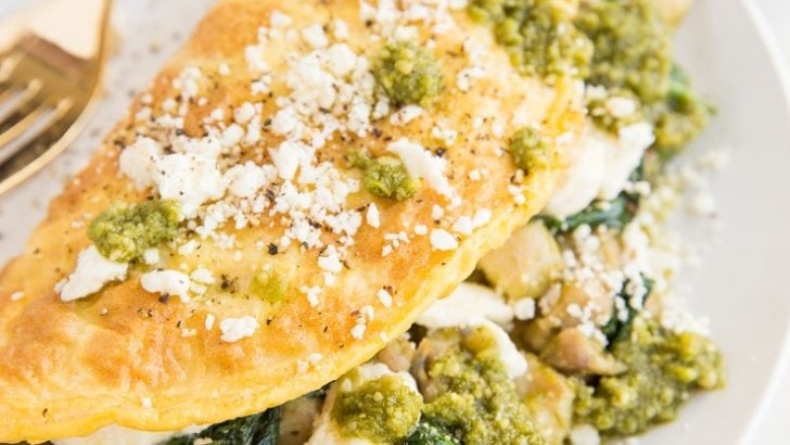 Pesto Chicken Omelette with spinach and feta - an easy, delicious, flavorful healthy breakfast recipe