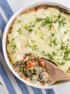 Keto Cottage Pie with mashed cauliflower - low-carb, easy to make, delicious casserole recipe