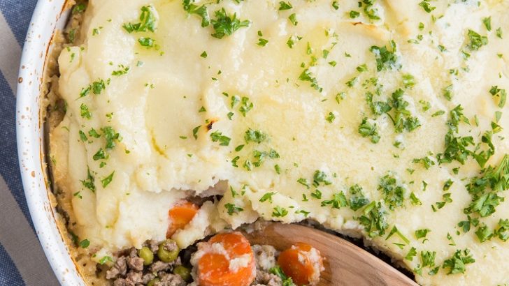 Keto Cottage Pie with mashed cauliflower - low-carb, easy to make, delicious casserole recipe