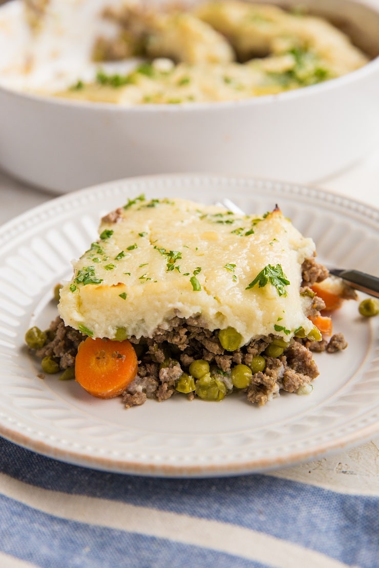 Keto Cottage Pie with mashed cauliflower instead of mashed potatoes - an easy, healthy, low-carb cottage pie recipe