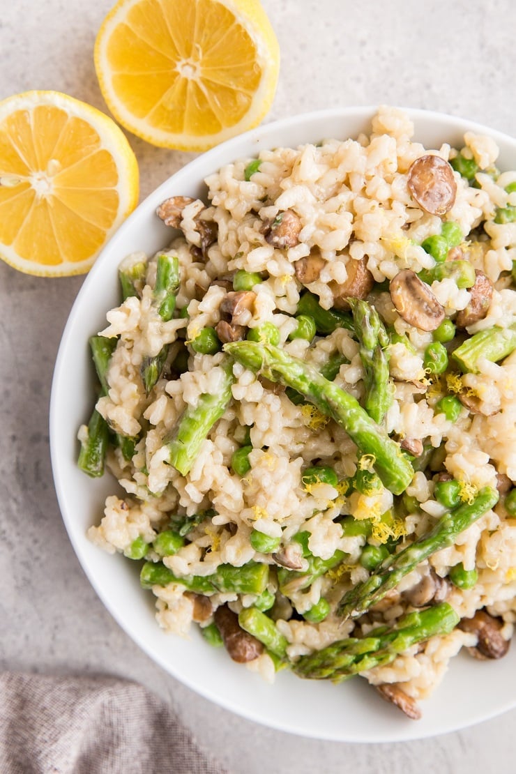 Lemon Asparagus Risotto with garlic and mushrooms - a fresh and easy risotto recipe for an amazing side dish