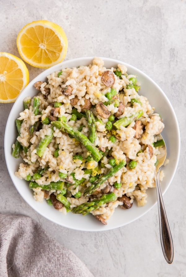 Lemon Asparagus Risotto with garlic and mushrooms - a fresh and easy risotto recipe