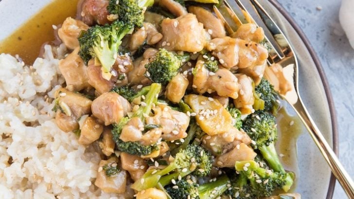 Easy 30-Minute Paleo Mongolian Chicken recipe made with a handful of basic ingredients. Healthy, flavorful, delicious dinner recipe