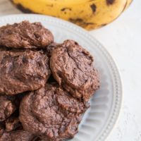 3-Ingredient Vegan Chocolate Cookies - an easy flourless, egg-free, dairy-free cookie recipe with no added sweetener