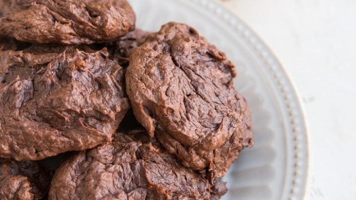 3-Ingredient Vegan Chocolate Cookies - an easy flourless, egg-free, dairy-free cookie recipe with no added sweetener