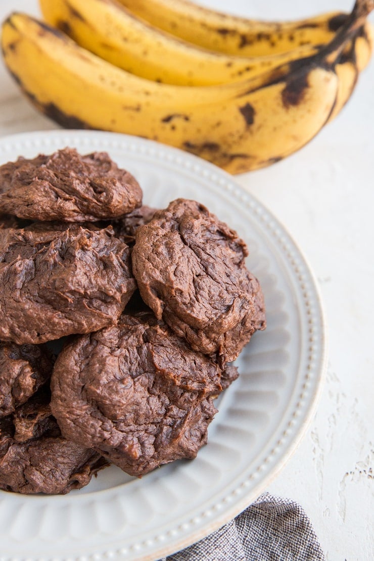 3-Ingredient Vegan Chocolate Cookies - an easy flourless, egg-free, dairy-free cookie recipe with no added sweetener