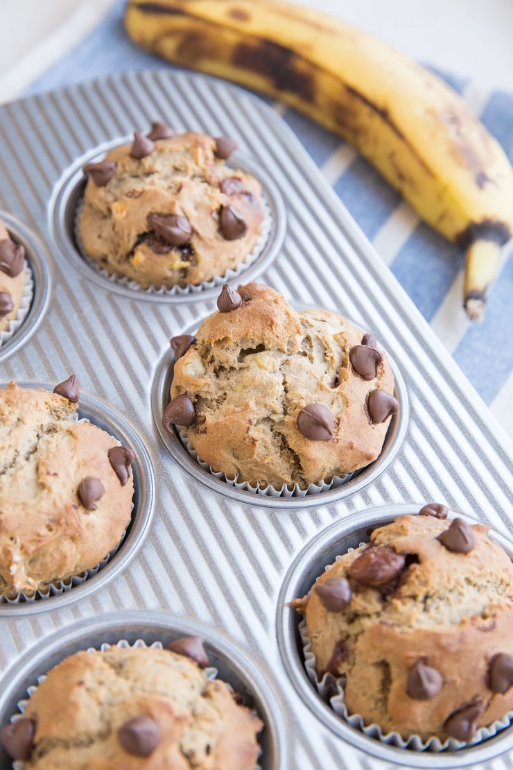 Moist and fluffy gluten-free banana muffins with chocolate chips - a delicious muffin recipe!