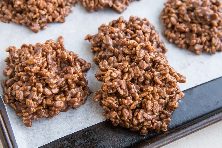 No Bake Peanut Butter Cookies with rice cereal - a crunchy, easy cookie recipe fun for kids!